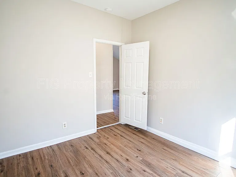 1138 Valley Dr — Photo 10