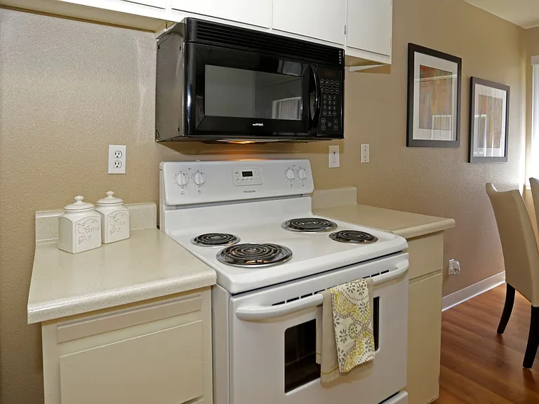 Acacia Apartments — Photo 4