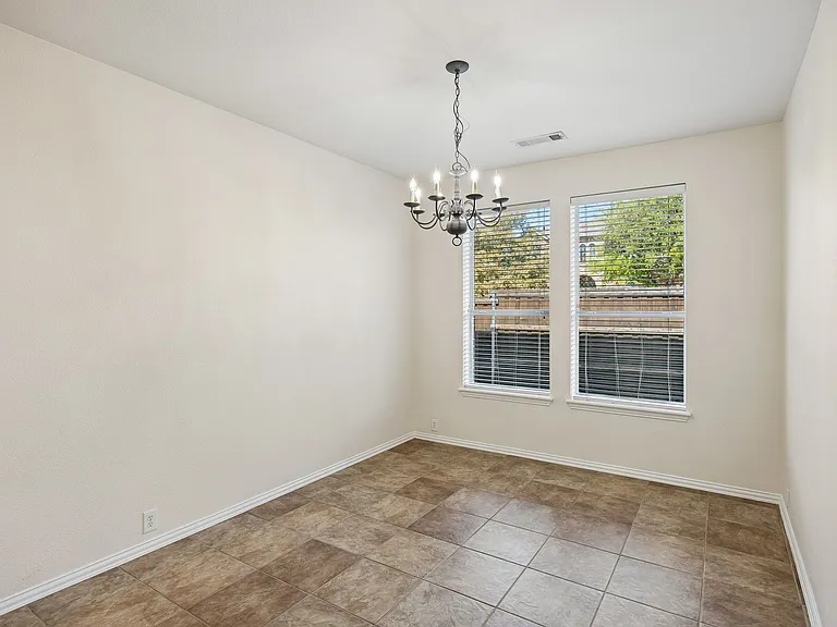 5193 Rolling Hills Dr — Photo 37