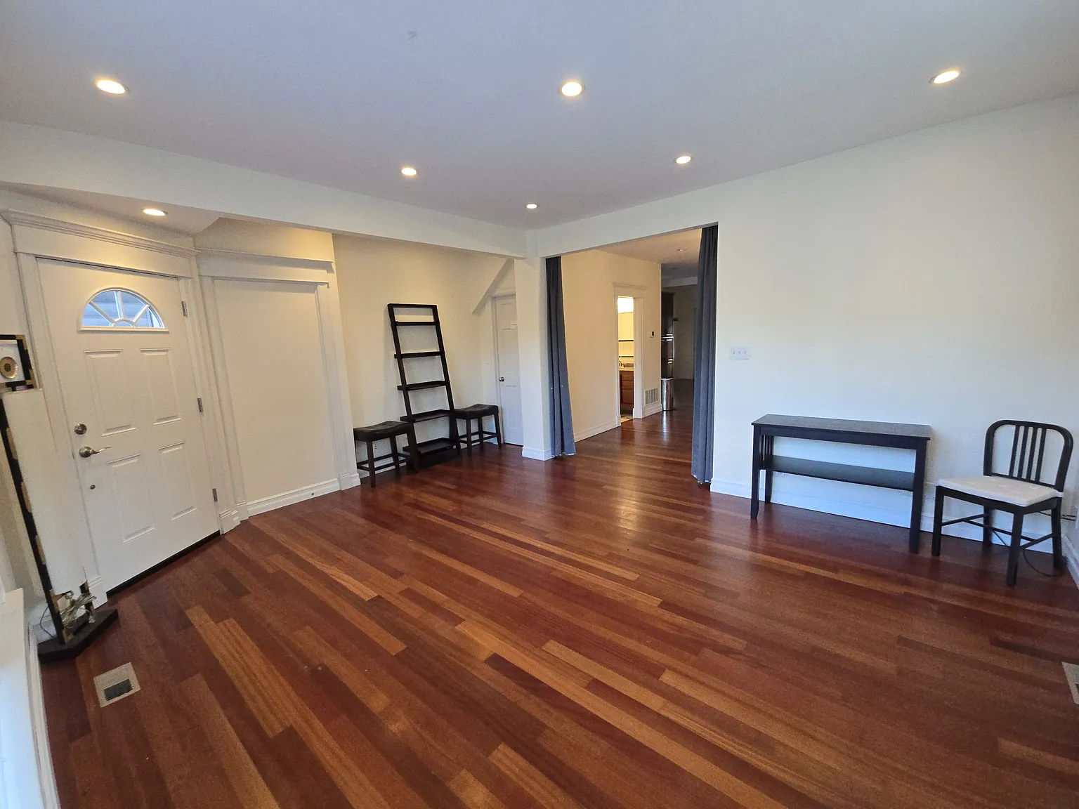 1 bed, 850 sqft, $2,500 — Photo 1