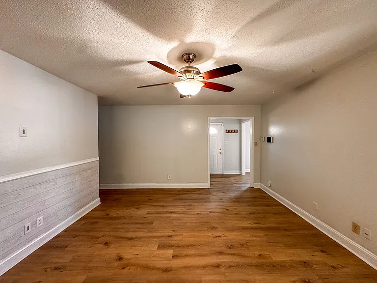 6747 Vaughn Rd — Photo 8