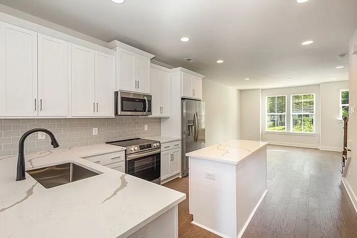 2319 Rozzelles Ferry Rd — Photo 8