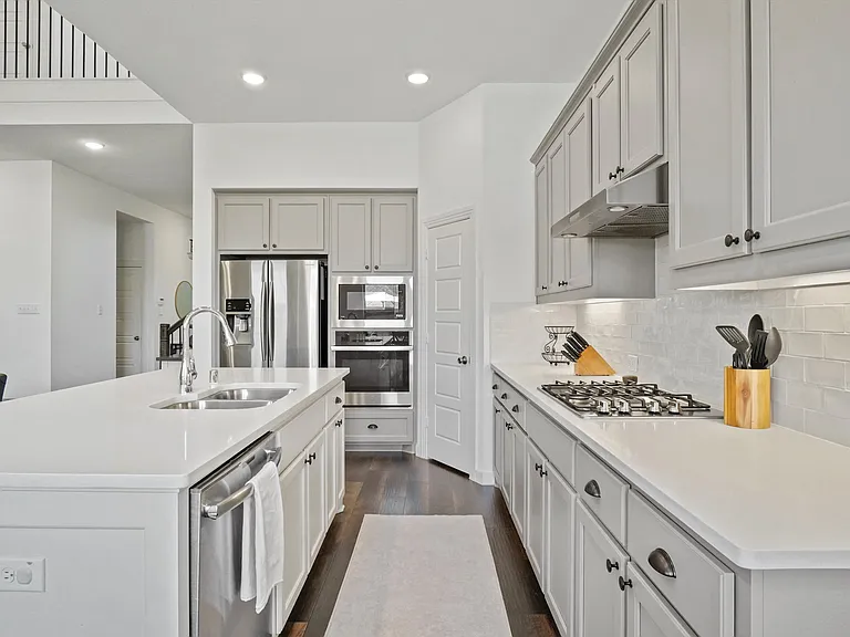 525 Overton Ave — Photo 6