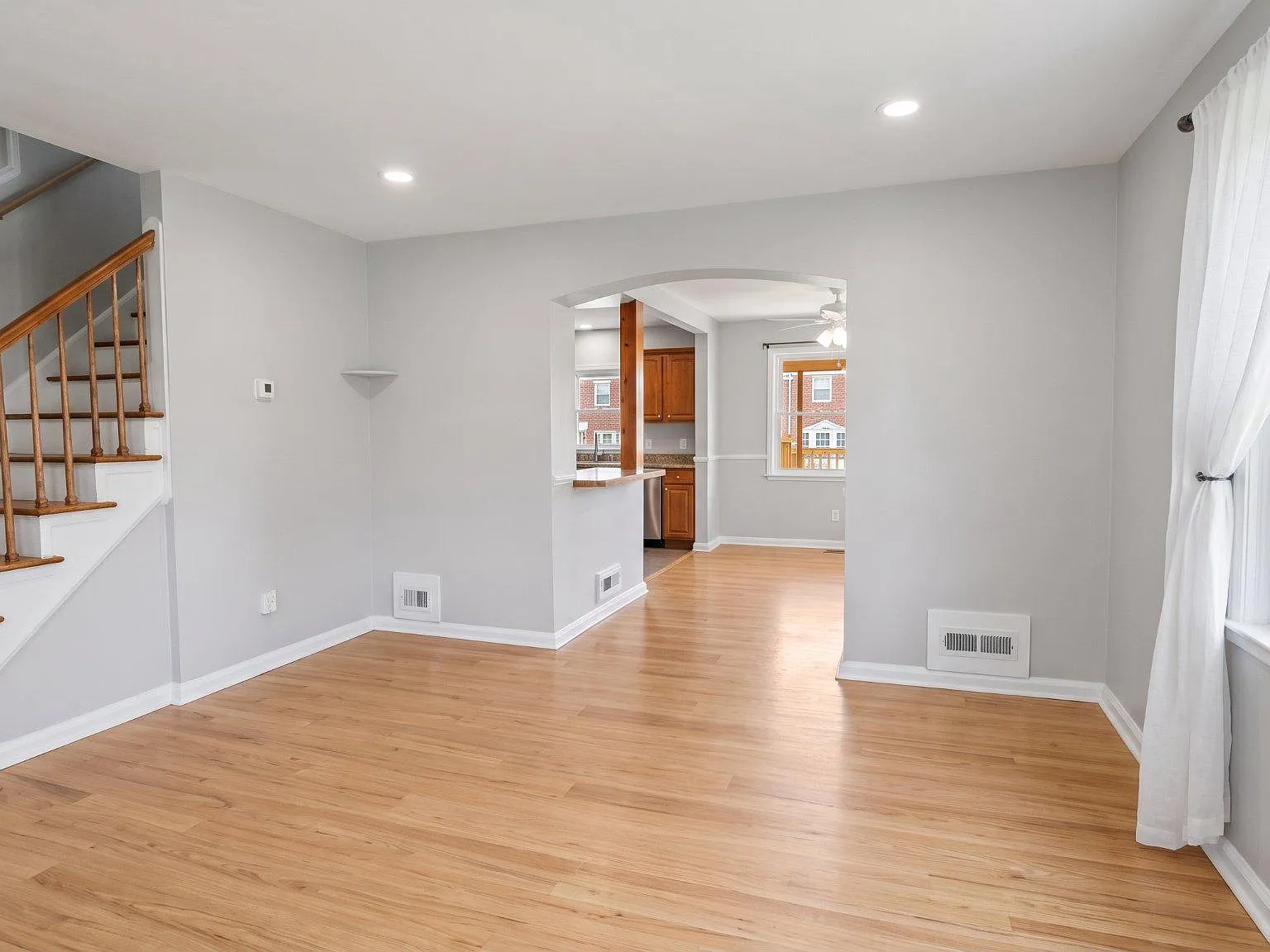 3 bed, 2.0 bath, 1260 sqft, $2,000 — Photo 4
