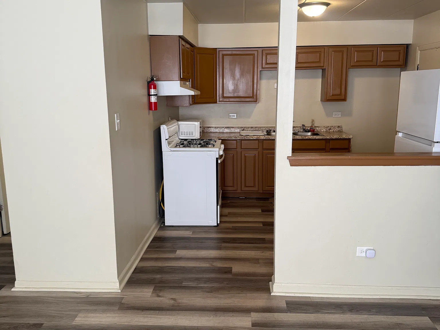 2 bed, 800 sqft, $1,880 — Photo 3