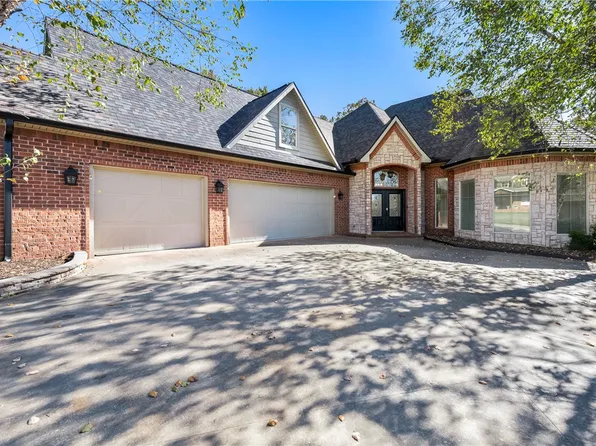 4722 N Rockledge Dr, Fayetteville, AR 72764