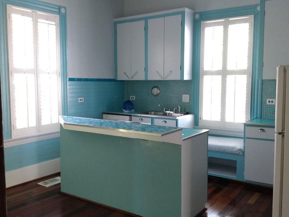 1st image of 906 Avenue K