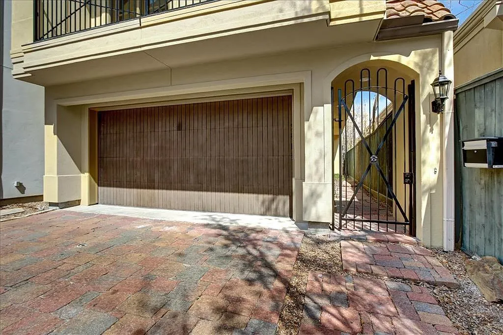 3 bed, 3.5 bath, 3078 sqft, $5,500 — Photo 2