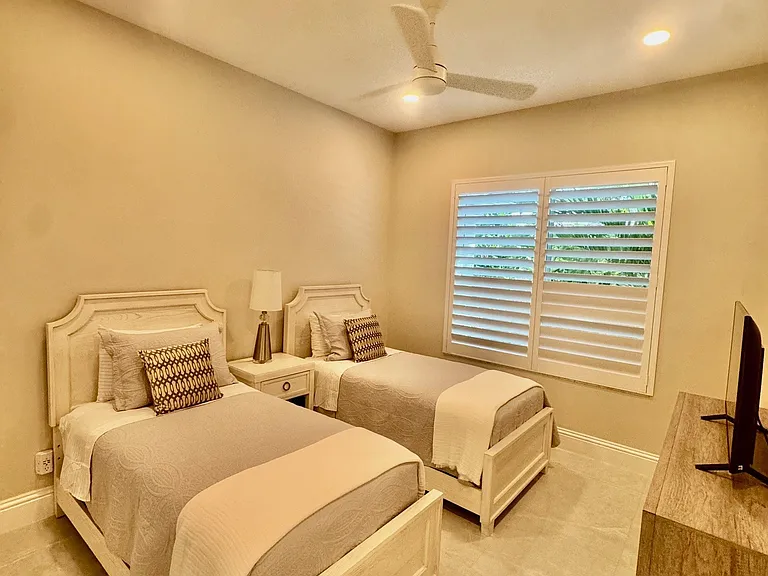 32 Bay Head Ln — Photo 13