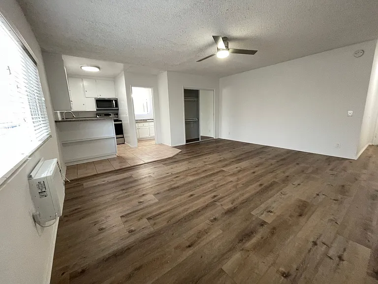 6340 Vineland Ave — Photo 13