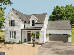 9 Lauber Rd, Akron, PA 17501