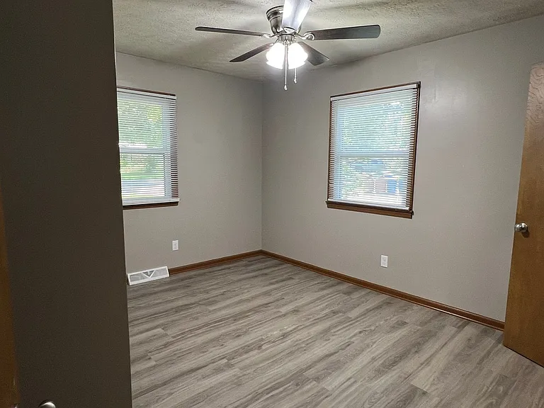 2535 S Prospect Ave — Photo 11
