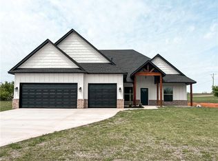 900 Red Rock Rd, Blanchard, OK 73010