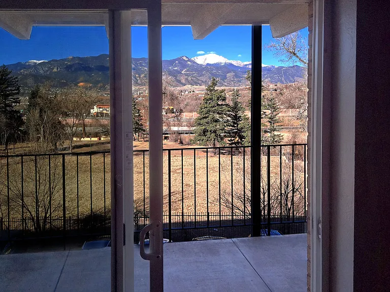 Boulder Crescent — Photo 24