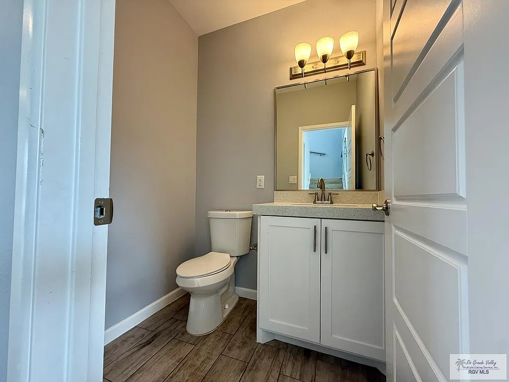 3 bed, 2.0 bath, 1400 sqft, $1,750 — Photo 4