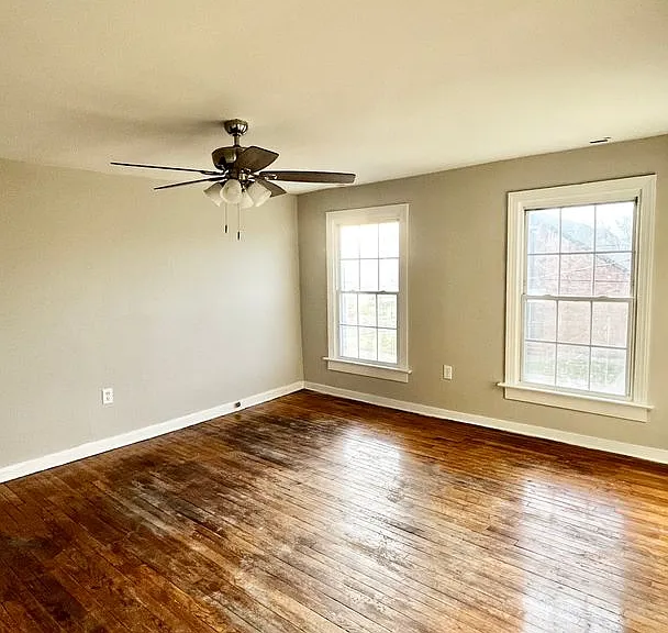 1812 Everett St — Photo 17