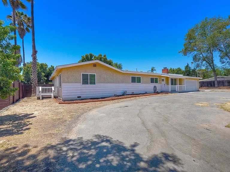1921 Felicita Rd — Photo 3