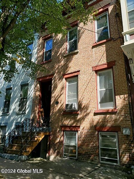 5th image of 299 Hudson Avenue