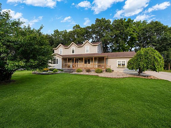 3rd image of 4211 Aspen Way