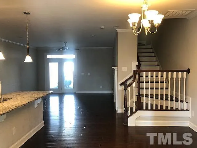 927 Rosepine Dr — Photo 4