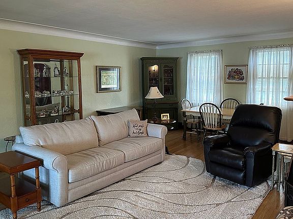 Living room w/ wood floors