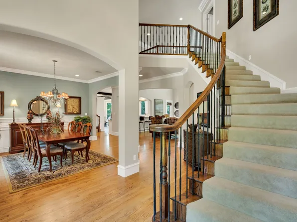 1811 Magic Valley Ln, Cedar Hill, TX 75104