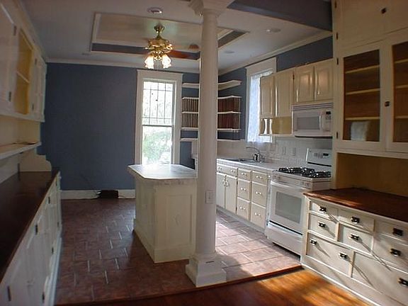 Extra large kitchen w/ marble topped island