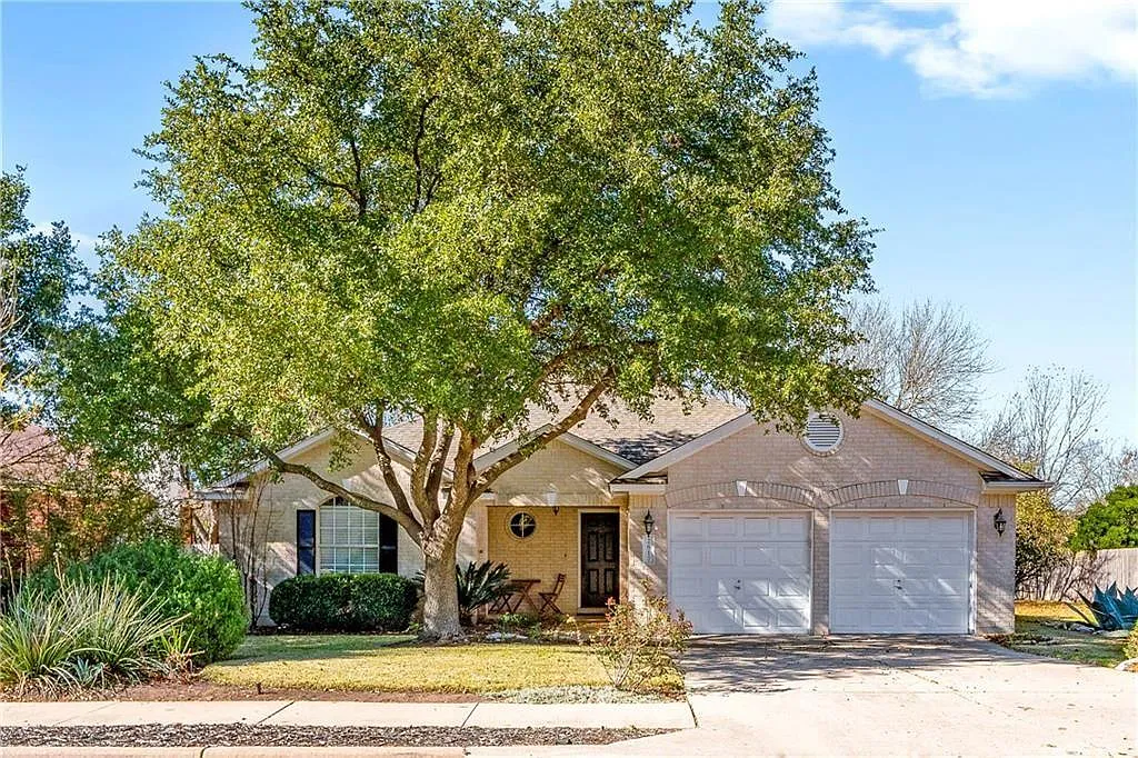 Building Photo - 2617 Goldfinch Dr