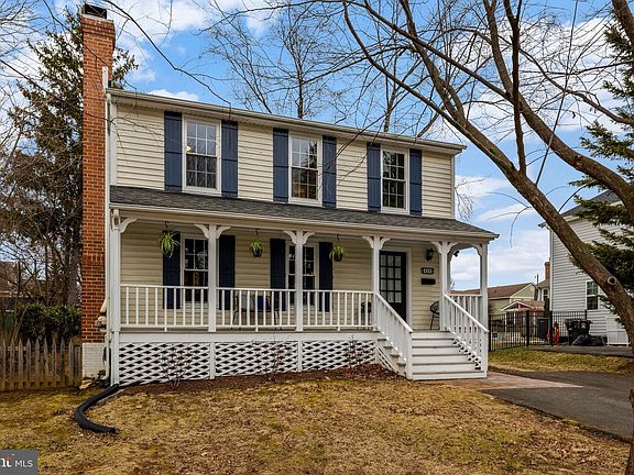 3rd image of 406 Blue Ridge Ave NE