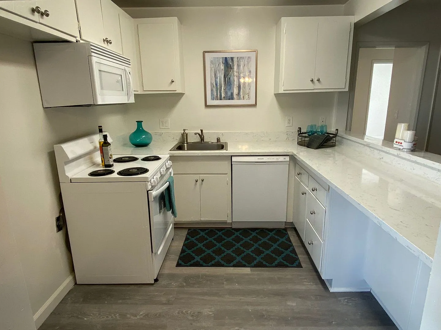 Lindley Apartments — Photo 4