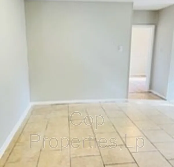 125 Ada St #1 — Photo 4
