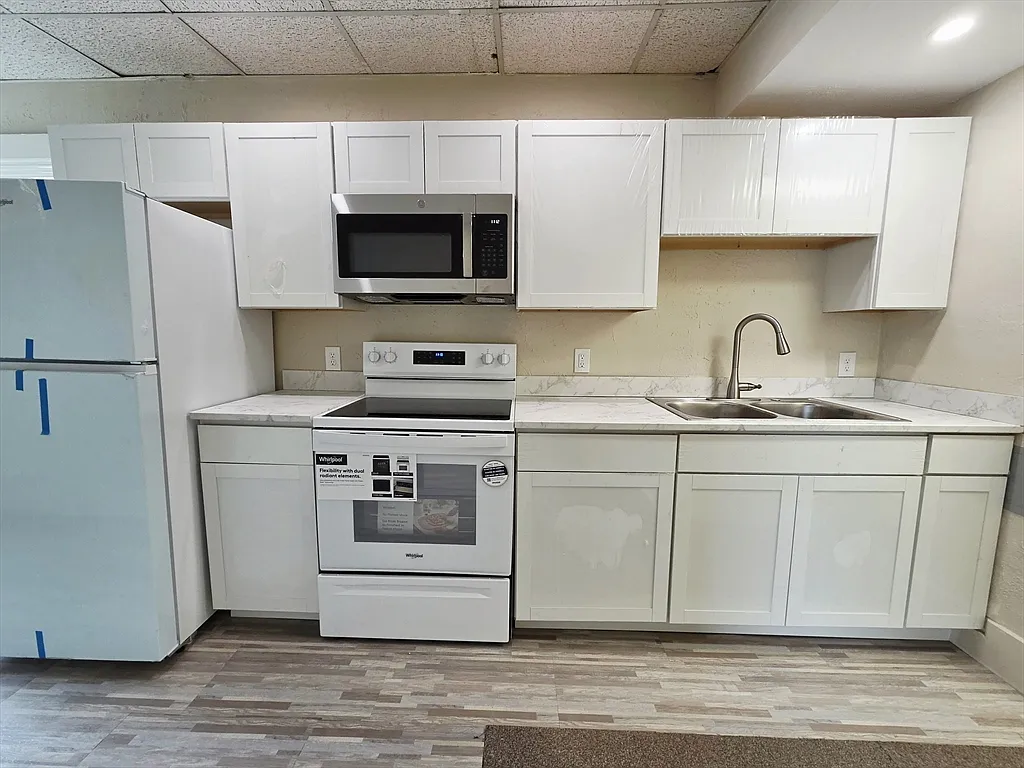 2 bed, 1.0 bath, 1400 sqft, $2,500 — Photo 3