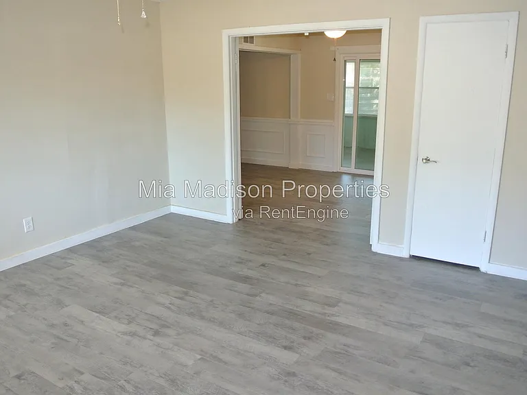 201 Sea Island Dr — Photo 9
