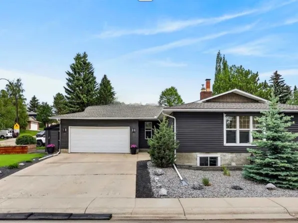 104 S Silver Springs Grn NW, Calgary, AB T3B 3Y9