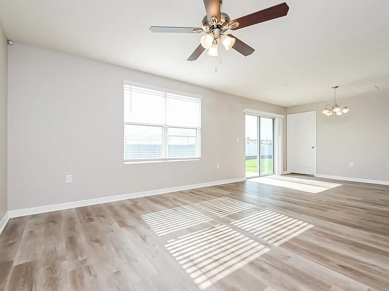 11702 Miracle Mile Dr — Photo 3
