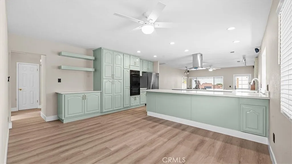 4 bed, 2336 sqft, $4,500 — Photo 4