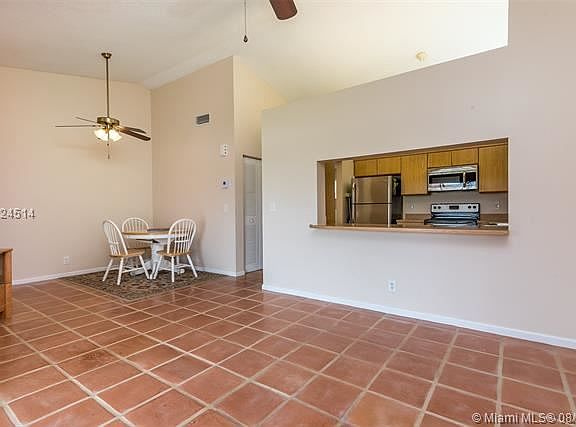 5th image of 206 Lincoln Ct #206