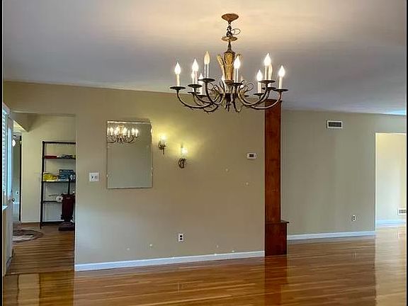 3rd image of 18 Forest Dr