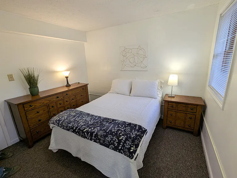 554 E Graham Pl — Photo 2