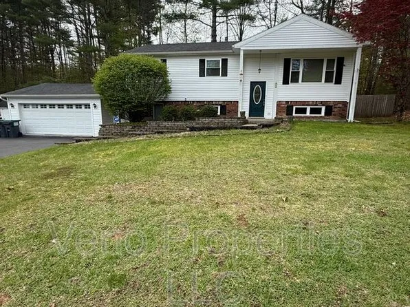 330 Louden Rd, Saratoga Springs, NY 12866