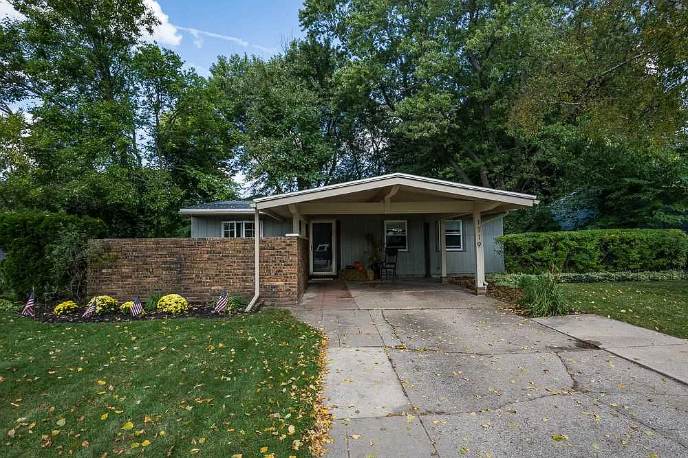 1119 Byron Dr photo 1