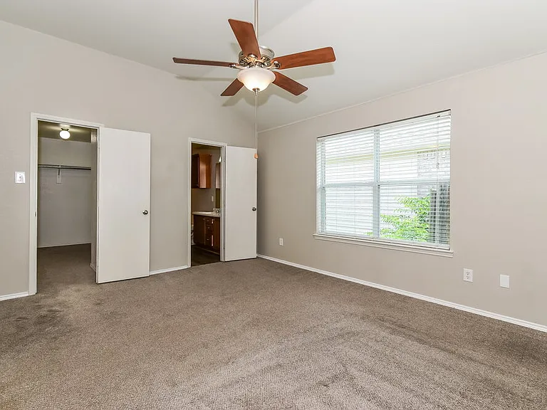 1328 Riviera Dr — Photo 9