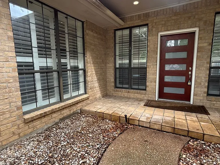 5026 Bellaire Dr S — Photo 3