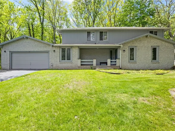 23 Chateau Ln, Rochester, NY 14626