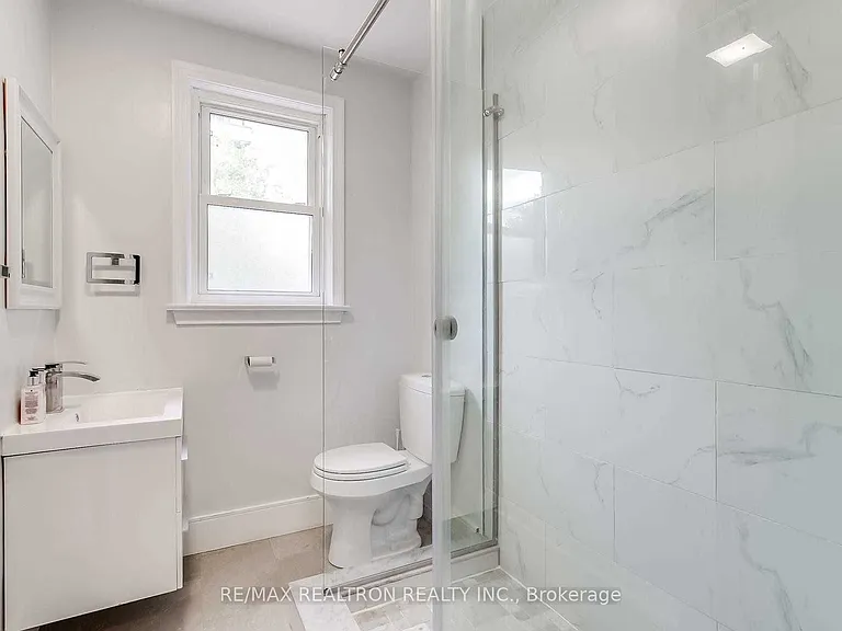 27 Highland Park Blvd — Photo 9
