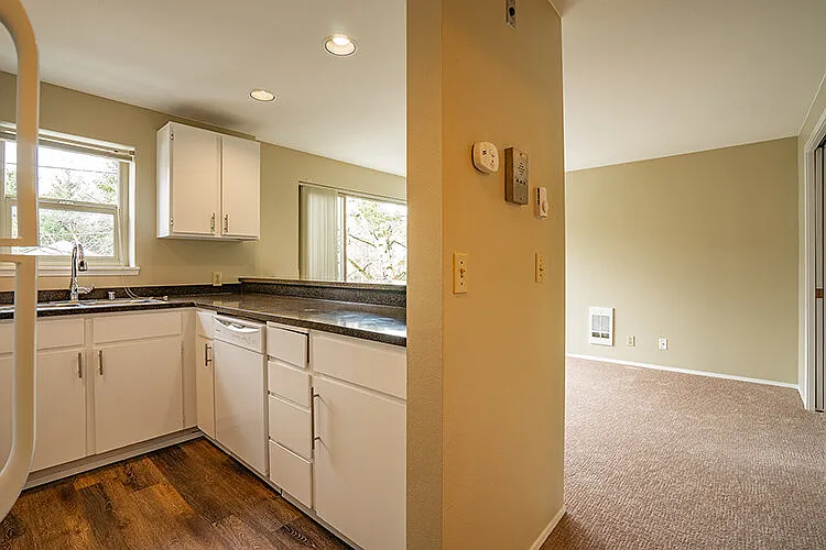 Wallingford Avenue Apartments — Photo 9
