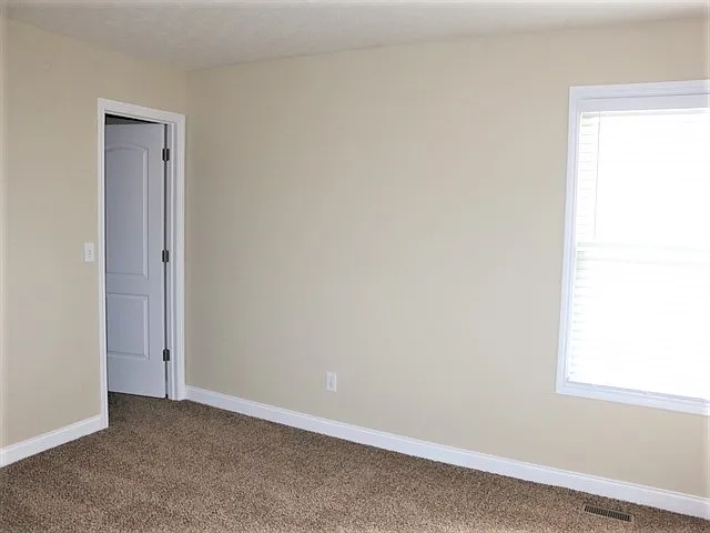 386 Hemhill Dr — Photo 10