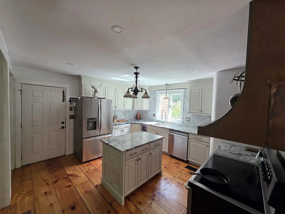 4 bed, 2196 sqft, $3,200 — Photo 2