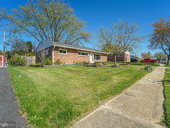 2nd image of 5916 Robindale Rd