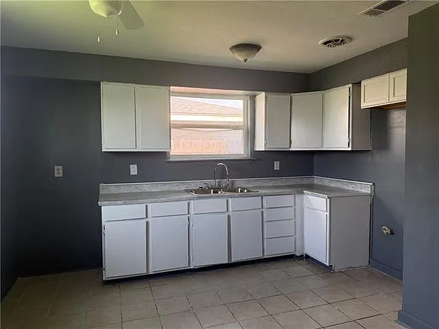 89 Marie Dr — Photo 2